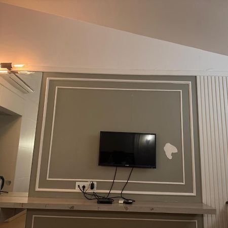 Majestic Inn Васаи Екстериор снимка