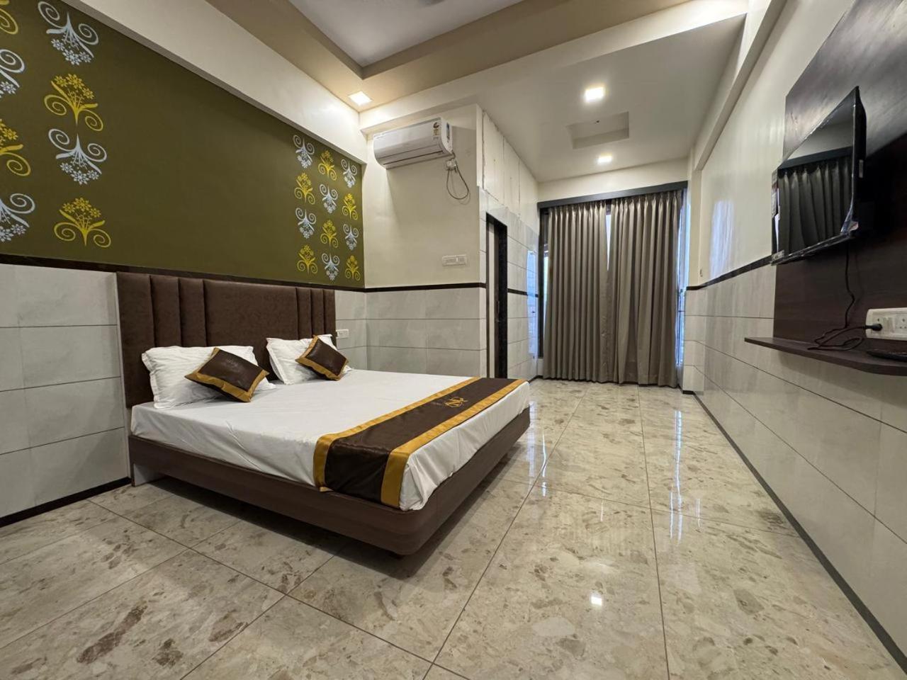 Majestic Inn Васаи Екстериор снимка