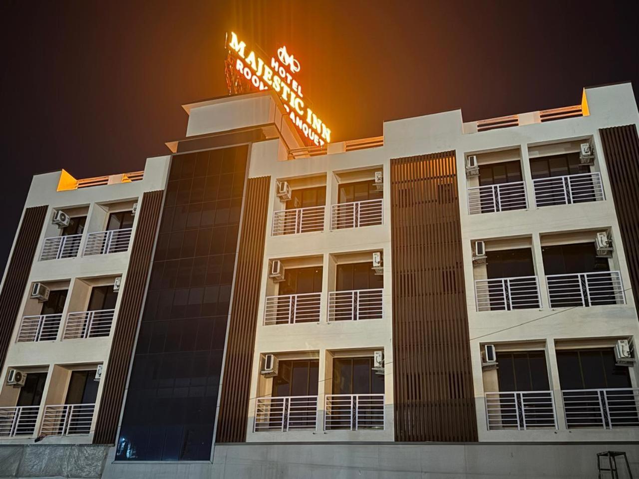 Majestic Inn Васаи Екстериор снимка