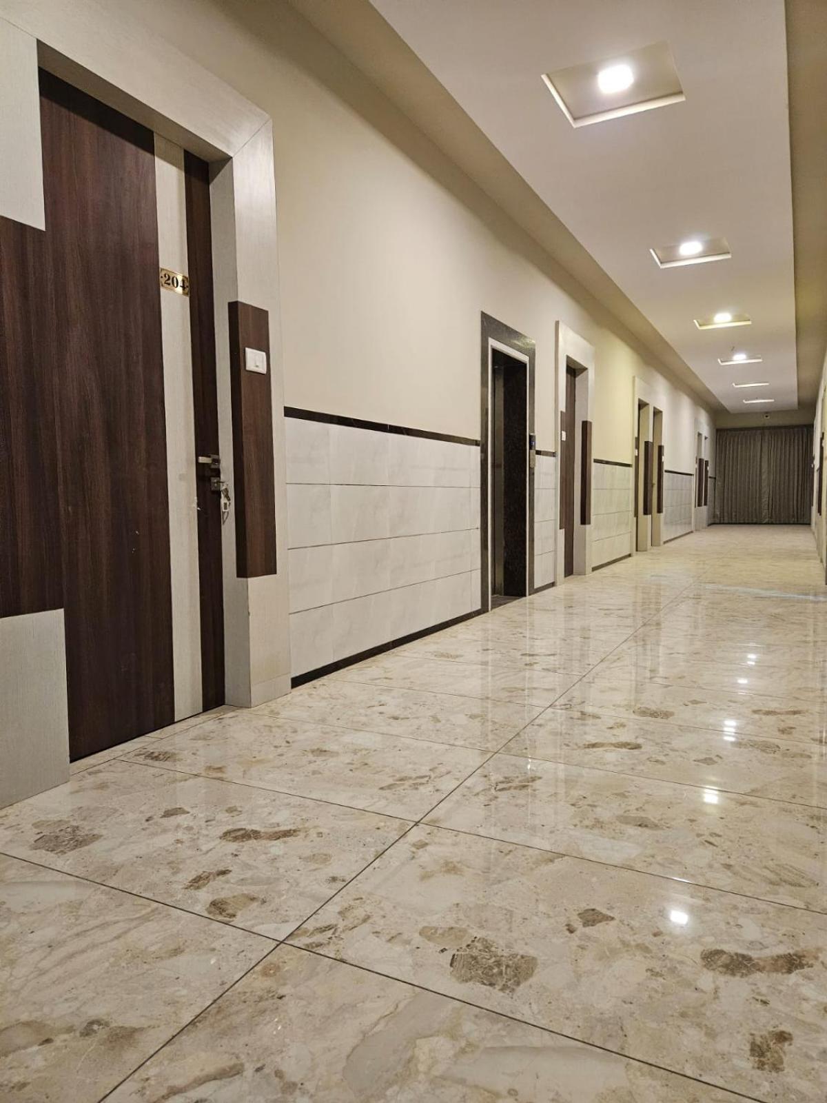 Majestic Inn Васаи Екстериор снимка